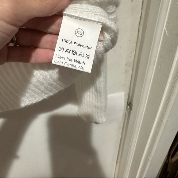 Nordstrom white sweater size XS. Beautiful sweater brand new never worn! #127 - Picture 4 of 4
